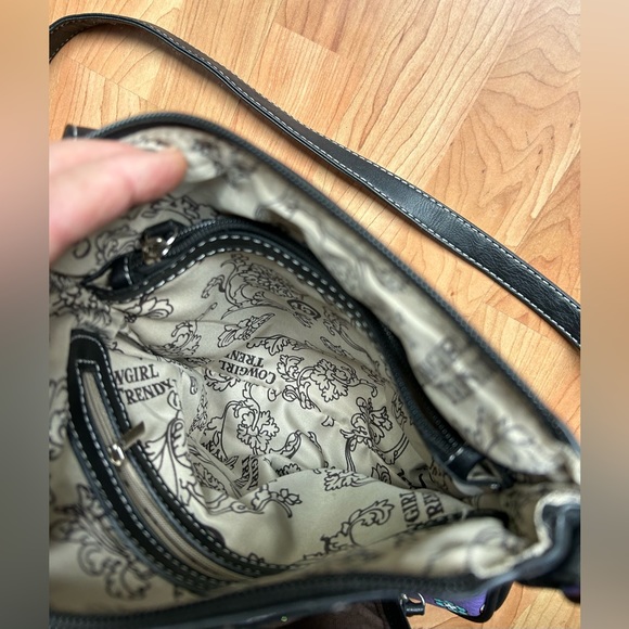 Cowgirl Trendy leather shoulder purse. - Picture 7 of 8